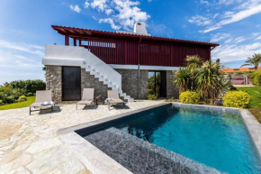 VILLA CLIFF KEYWEEK Architect's villa with pool and sea views in Bidart